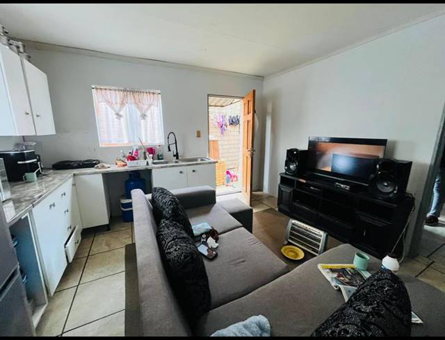 4 BEDROOM HOUSE FOR SALE IN SOUTH HILLS
